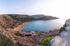 Ghajn Tuffie©¤a Bay