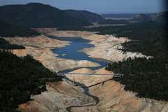 Lake Oroville drought 2015. 39% level.